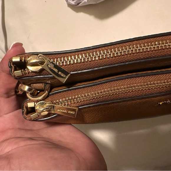 MICHAEL KORS
Leather Trimmed Crossbody Bag - Picture 10 of 11